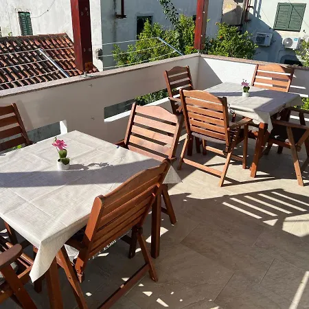 Nina I Niko 아파트 *